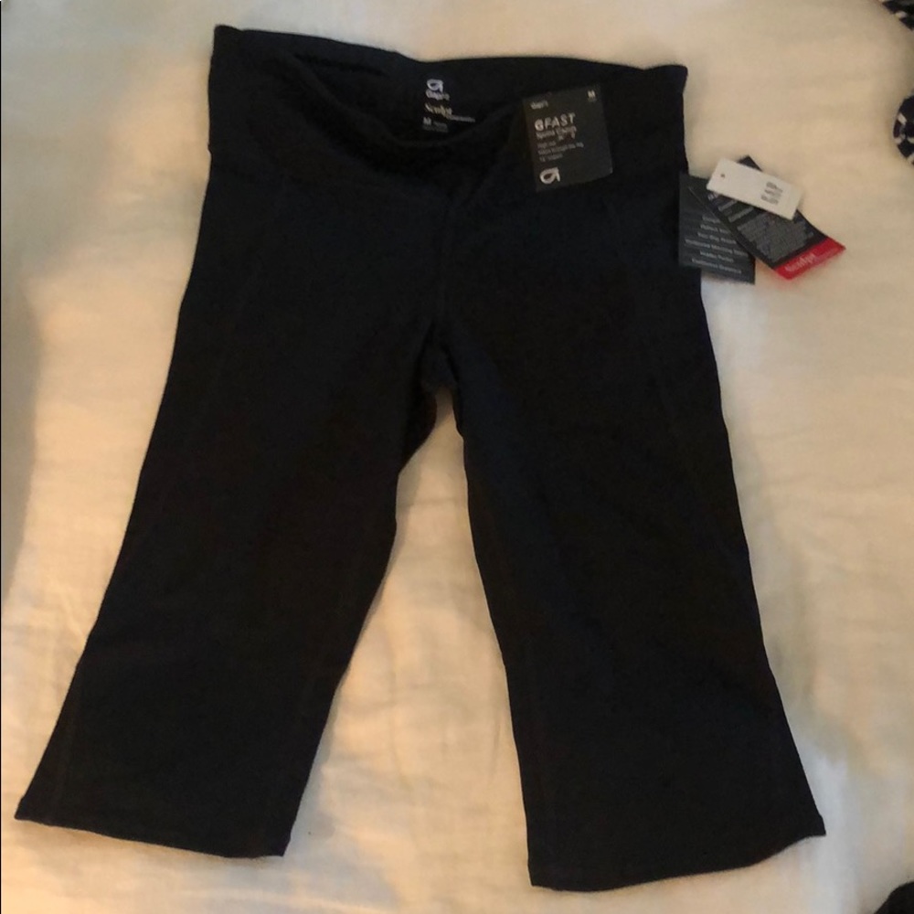Gapfit sculpt compression crops